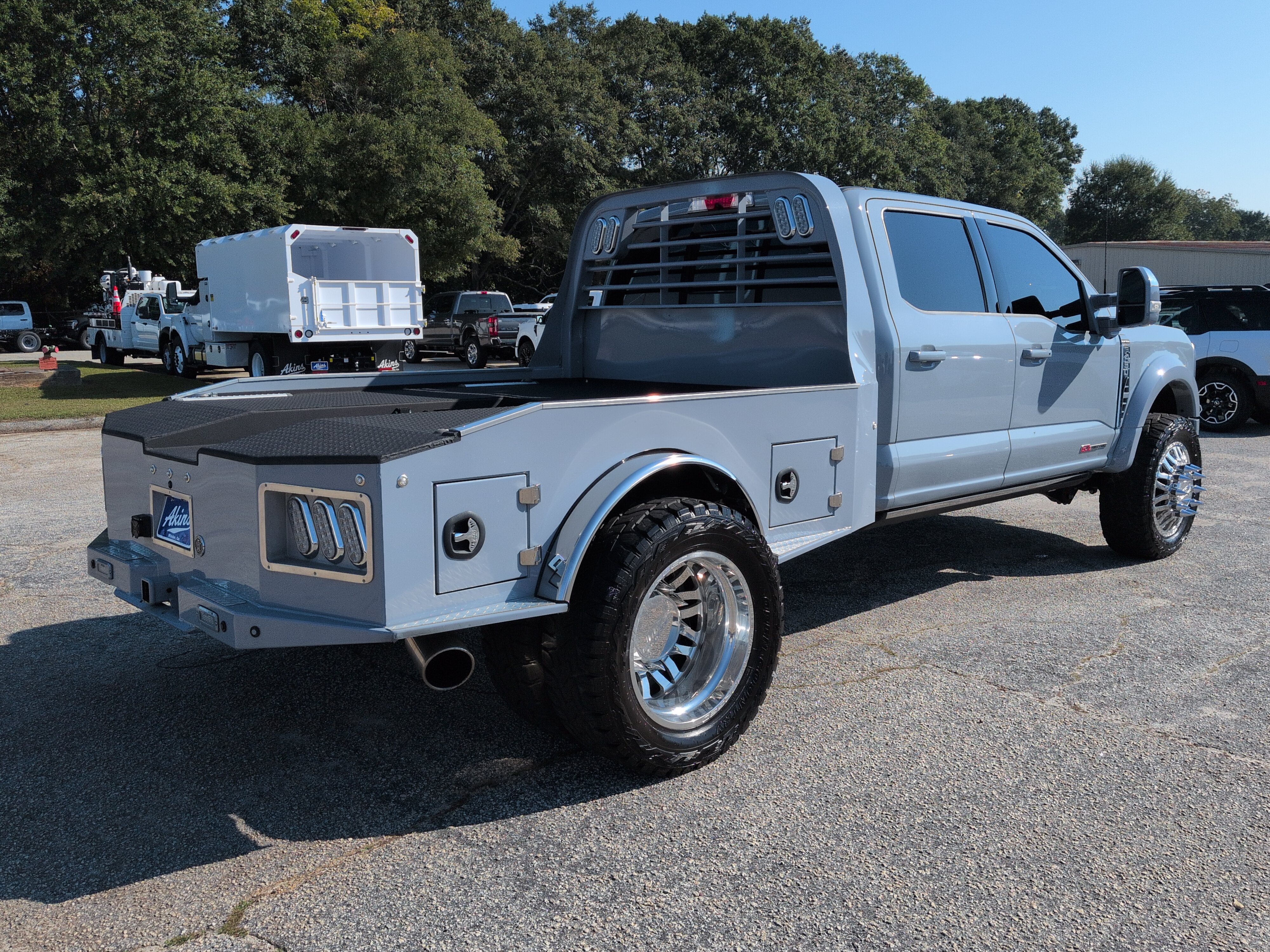 Used 2025 Ford F450 Platinum w/ FX4 Off-Road Package AWD/4WD image 3