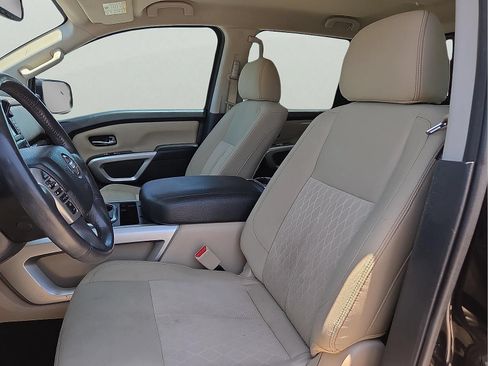 Used 2018 Nissan Titan SV w/ SV Convenience Package RWD image 16