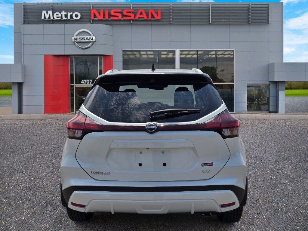 Certified 2024 Nissan Kicks SV FWD image 5