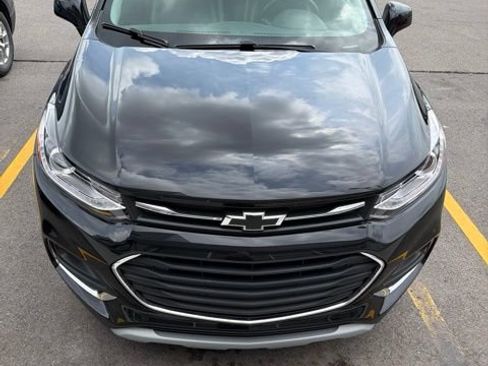 Used 2018 Chevrolet Trax Premier w/ Midnight Edition AWD/4WD image 2