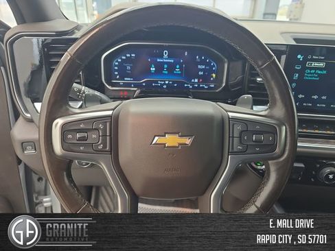 Used 2022 Chevrolet Silverado 1500 LTZ AWD/4WD image 15