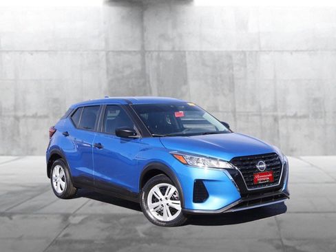 Used 2022 Nissan Kicks S image 2