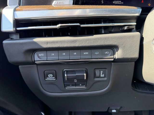 Certified 2025 Cadillac Escalade ESV Sport Platinum w/ LPO, ONYX Package AWD/4WD image 24
