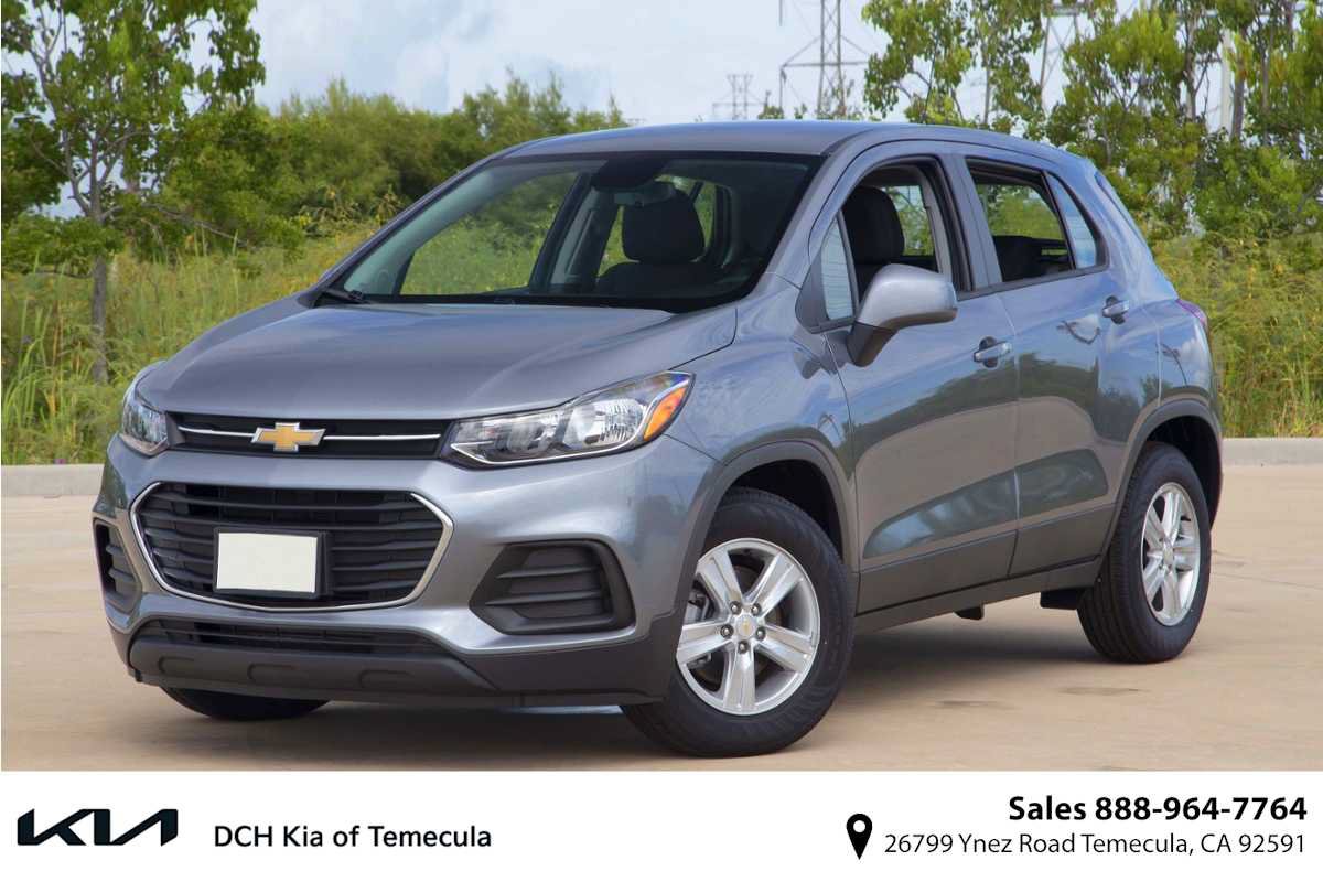 Used 2022 Chevrolet Trax LS w/ Tint and Cruise Package AWD/4WD image 1