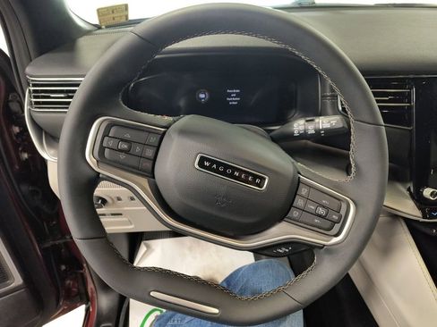 Used 2025 Jeep Wagoneer L Series III image 13