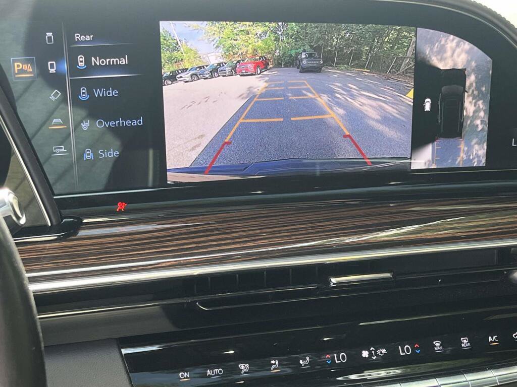 Used 2021 Cadillac Escalade ESV Premium Luxury AWD/4WD image 27