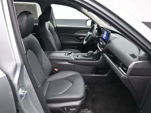 Certified 2025 Toyota Grand Highlander AWD image 26