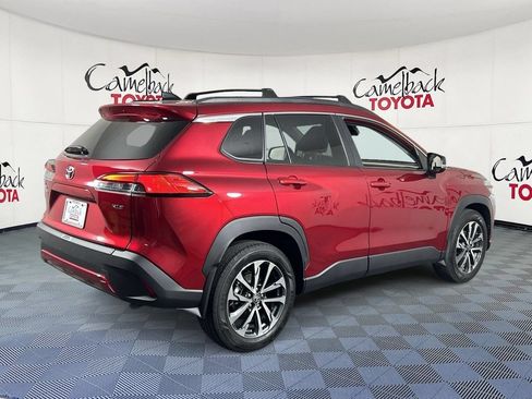 Used 2025 Toyota Corolla Cross XLE FWD image 8