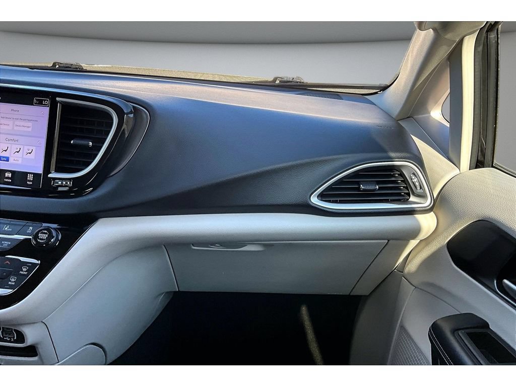 Used 2024 Chrysler Pacifica Touring-L FWD image 46