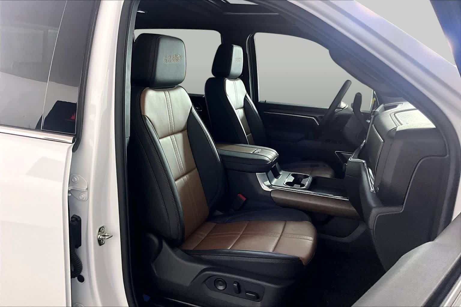Used 2026 Chevrolet Silverado 3500 High Country w/ High Country Premium Package AWD/4WD image 9