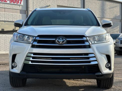 Used 2019 Toyota Highlander Limited FWD image 11