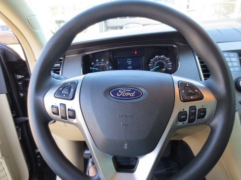 Used 2018 Ford Taurus SE FWD image 10