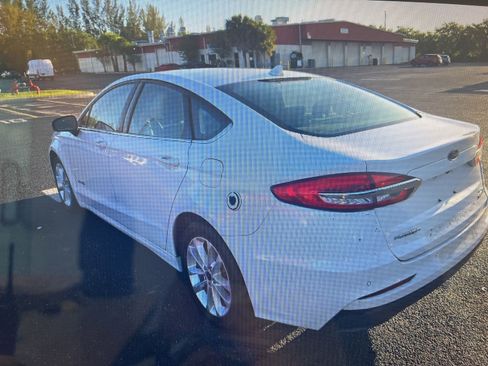 Used 2019 Ford Fusion SE FWD image 4