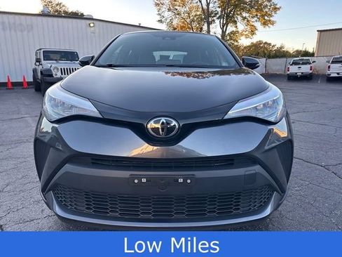 Used 2022 Toyota C-HR XLE image 6