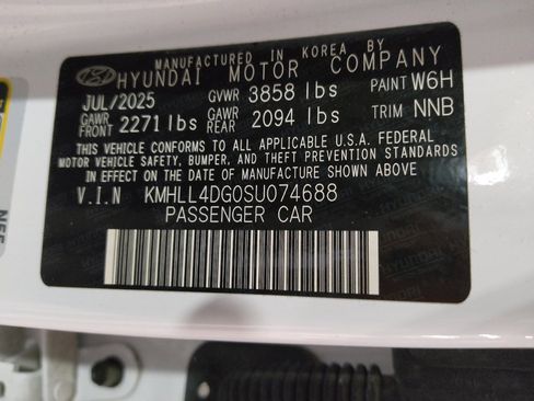 Used 2025 Hyundai Elantra SE FWD image 33