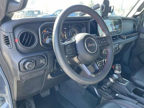 Used 2024 Jeep Wrangler Unlimited Rubicon AWD/4WD image 15