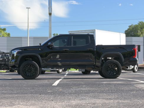 Used 2022 Toyota Tundra SR5 w/ SR5 Convenience Package AWD/4WD image 7