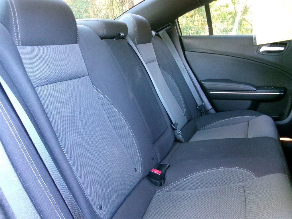 Used 2016 Dodge Charger SE RWD image 28