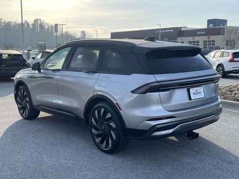 Used 2025 Lincoln Nautilus Reserve image 27