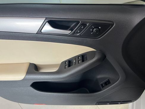 Used 2017 Volkswagen Jetta SE FWD image 50