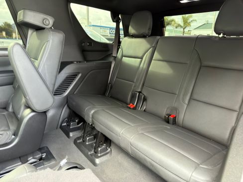 Used 2024 Chevrolet Tahoe Z71 w/ Luxury Package image 21