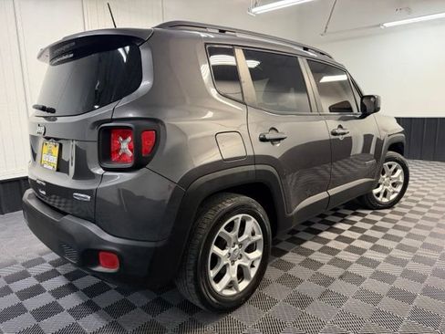 Used 2018 Jeep Renegade Latitude FWD image 6