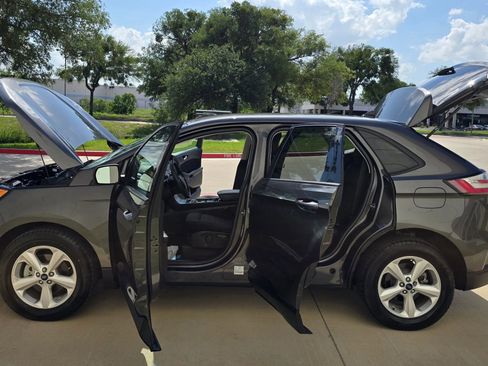 Used 2019 Ford Edge SE FWD image 15