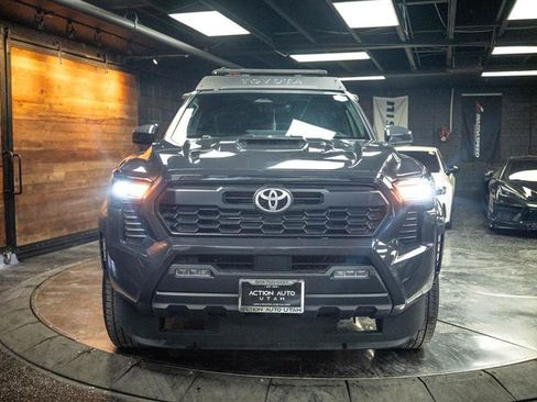 Used 2024 Toyota Tacoma TRD Sport AWD/4WD image 4