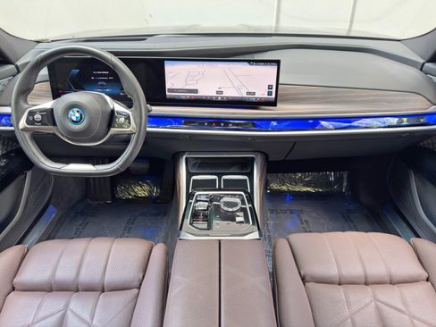 Used 2023 BMW i7 xDrive60 w/ Executive Package 2 AWD/4WD image 13