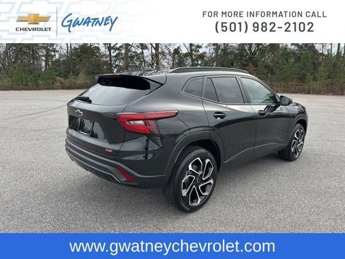 Used 2025 Chevrolet Trax RS w/ Driver Confidence Package image 5