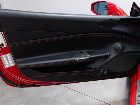 Used 2018 Ferrari 488 GTB RWD image 6