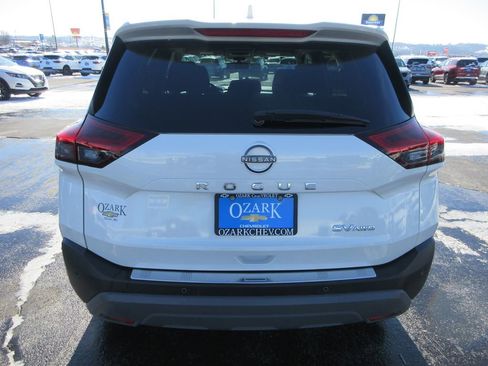 Used 2023 Nissan Rogue SV image 4