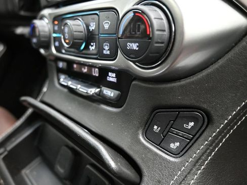 Used 2019 Chevrolet Suburban Premier w/ Premier Plus Edition RWD image 21