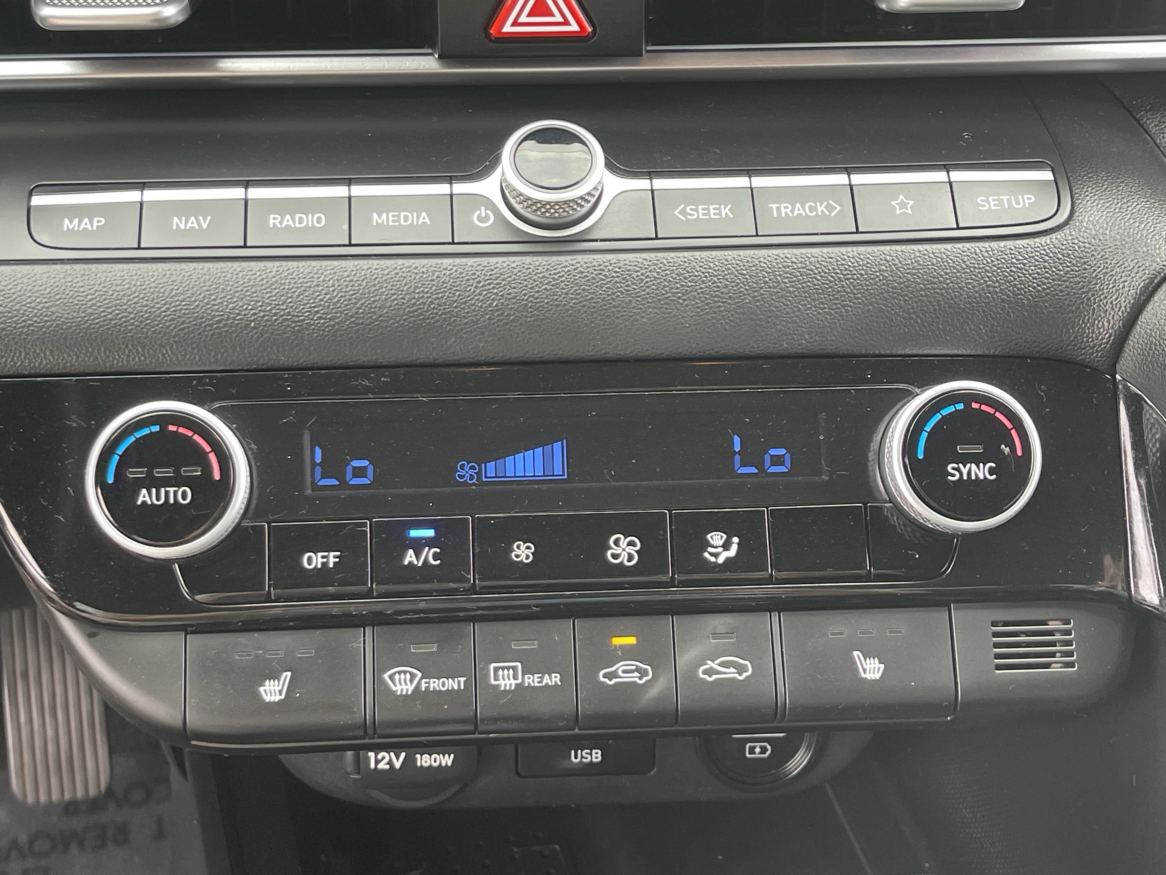 Used 2023 Hyundai Elantra Limited w/ Preferred Accessory Package FWD image 26