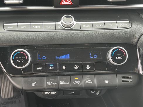 Used 2023 Hyundai Elantra Limited w/ Preferred Accessory Package FWD image 26