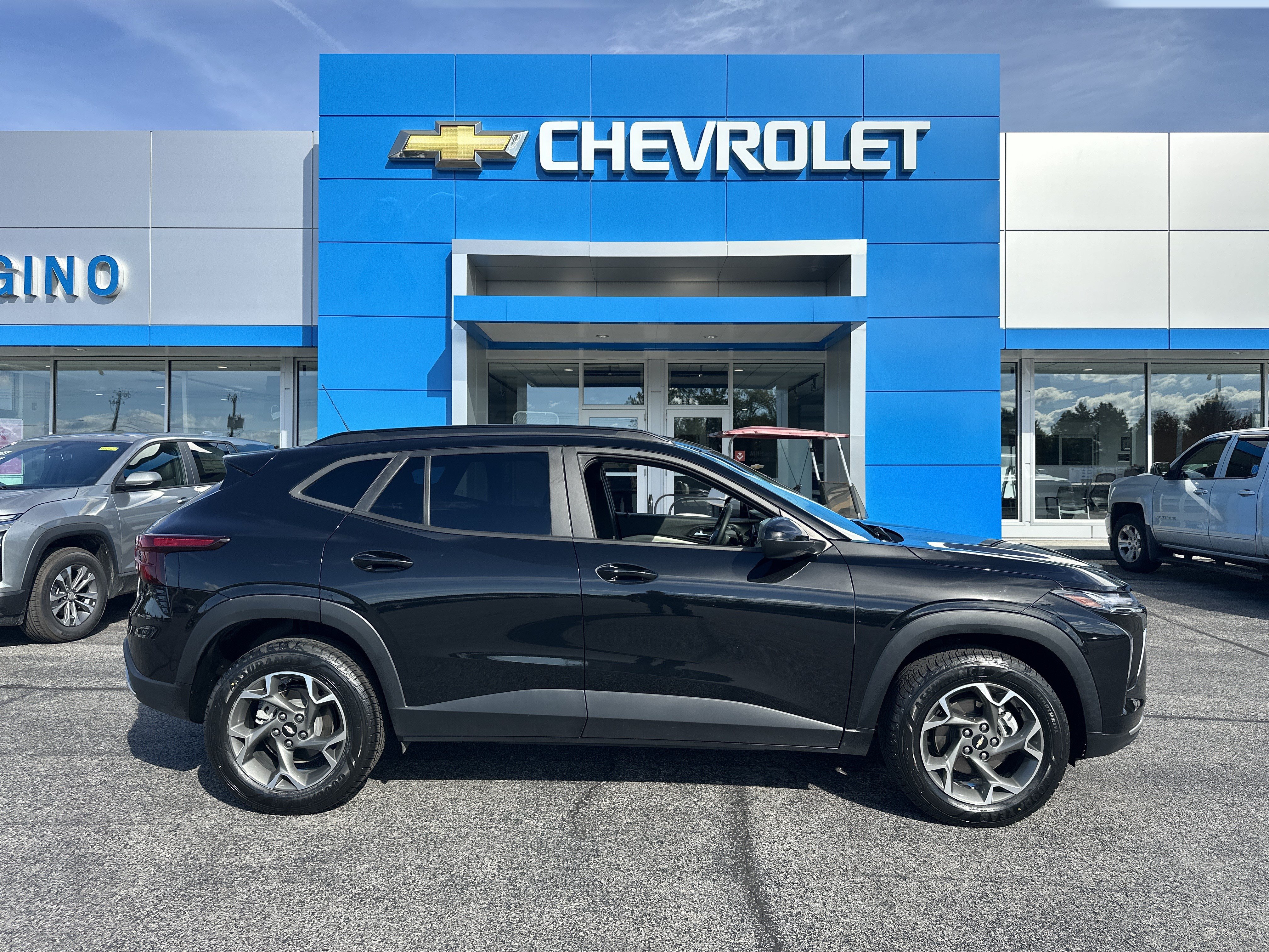 Certified 2024 Chevrolet Trax LT w/ Driver Confidence Package FWD image 1
