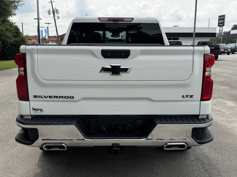 Used 2023 Chevrolet Silverado 1500 LTZ w/ LTZ Premium Package AWD/4WD image 9