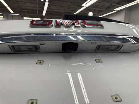 Used 2023 GMC Terrain SLE w/ Driver Convenience Package AWD/4WD image 16