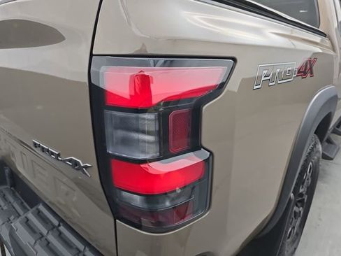Used 2022 Nissan Frontier PRO-4X image 19