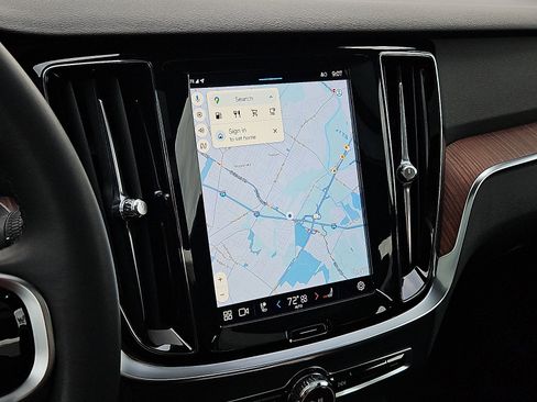 Used 2023 Volvo S60 B5 Plus w/ Climate Package image 17