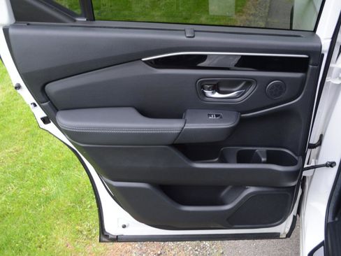 Used 2025 Honda Pilot Touring image 25