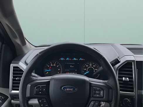 Used 2015 Ford F150 XLT w/ Equipment Group 302A Luxury AWD/4WD image 18