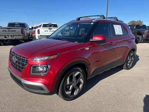 Used 2023 Hyundai Venue SEL image 2