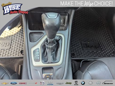 Used 2018 Jeep Cherokee Latitude Plus FWD image 15