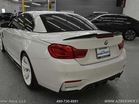 Used 2018 BMW M4 Convertible image 11