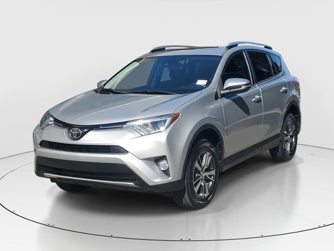 Used 2018 Toyota RAV4 XLE image 3