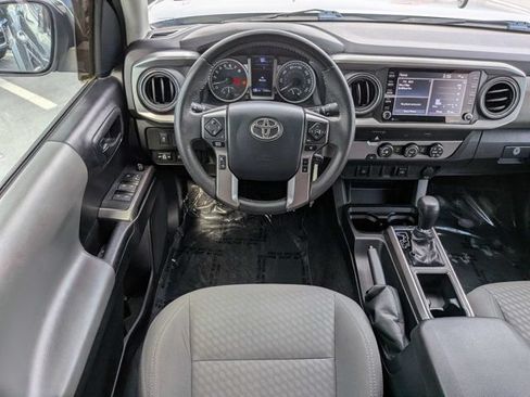 Used 2020 Toyota Tacoma SR5 w/ SR5 Appearance Package (SM) RWD image 15