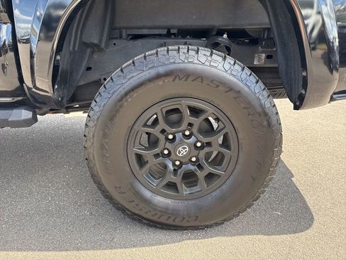 Used 2021 Toyota Tacoma SR5 AWD/4WD image 29