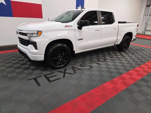 Used 2022 Chevrolet Silverado 1500 RST image 2