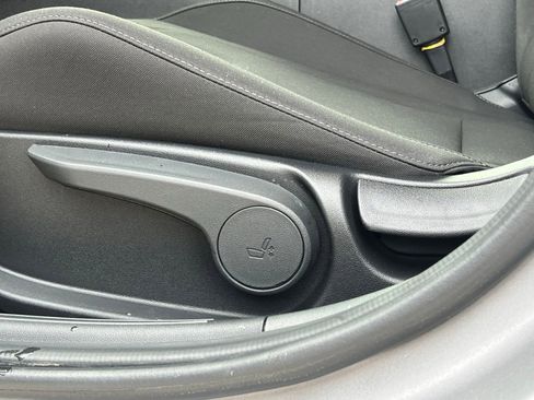 Certified 2025 Hyundai Elantra Sport image 25